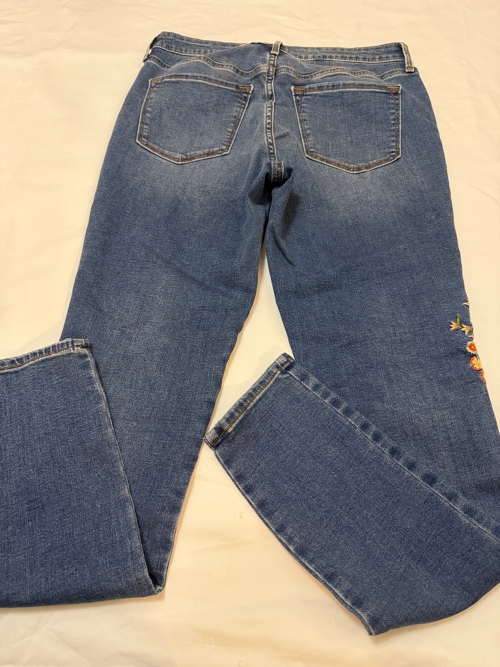 Old Navy Skinny Leg Rock Star Jeans with Floral Embroidery 6 NWT - Picture 7 of 7